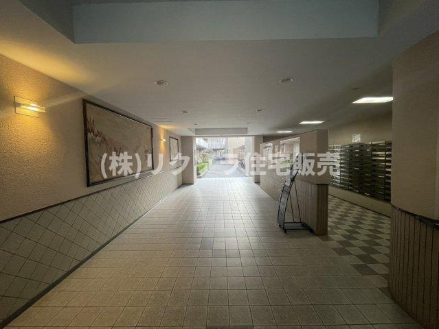 アドリーム交野のエントランス|■物件内覧・資金計画相談・住宅ローン相談、リフォーム相談、お問合せ受付中■
※当日・翌日のご内覧、ご相談はお電話でのお問合せがスムーズです！