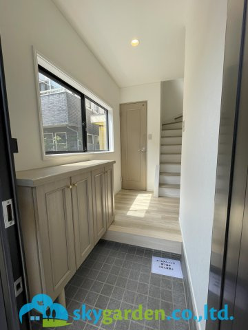 藤沢市鵠沼藤が谷　中古戸建の玄関