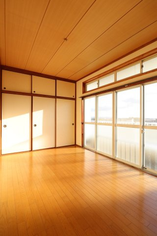 TRハイツの洋室