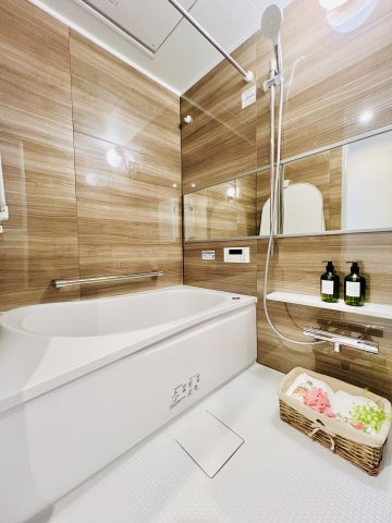 ホーユウパレス前橋文京町の浴室|横長の鏡が高級感を演出・・・。ゆったりくつろげる空間を・・・