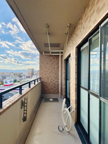 ホーユウパレス前橋文京町のバルコニー|横長バルコニーは景色も◎