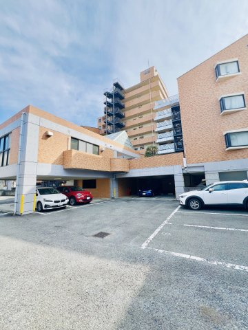 ホーユウパレス前橋文京町の駐車場|南向きで陽当たり良好◎
駐車場有り♪