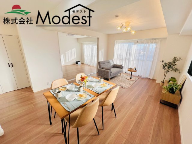 ホーユウパレス前橋文京町の居間・リビング|陽当たり良好で、1日中いたくなるほど心地よい居場所です♪