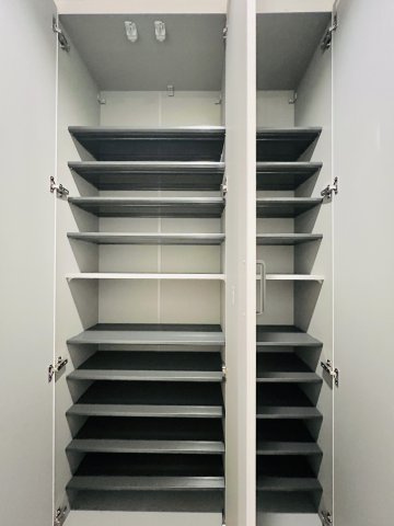 ホーユウパレス前橋文京町の収納|玄関収納は靴がたっぷり入る大容量！