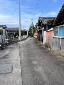 売土地の前面道路含む現地写真