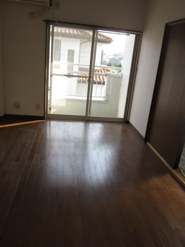 サカエハイツⅡの居間・リビング