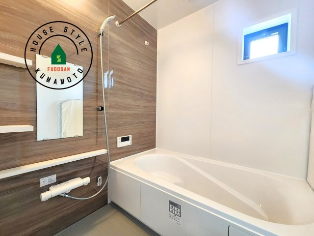 菊池郡大津町第2-1棟（1号棟）　の浴室|1日の疲れを癒してくれる広々バスルーム。雨の日のお洗濯にも大活躍な浴室乾燥機付です！