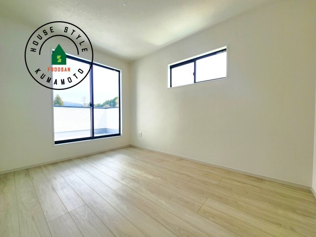 菊池郡大津町第2-1棟（1号棟）　の寝室|主寝室には収納力に優れたクローゼットがありますので、お部屋もすっきり片付きます。