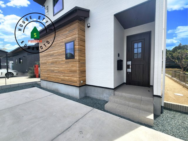 菊池郡大津町第2-1棟（1号棟）　の玄関|おでかけの時も帰った時も、「我が家」を最初に感じでもらえる素敵な空間に。