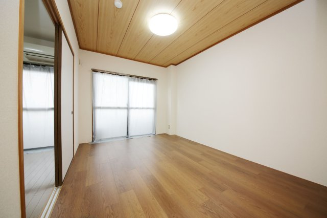 サンシャイン大堀の洋室