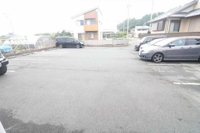【駐車場】 | リンピア愛野