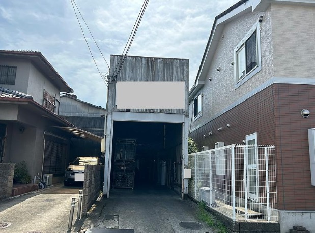 堺市美原区真福寺の工場の外観