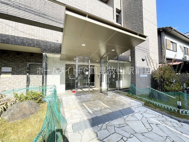 大阪市城東区放出西２丁目の賃貸マンションのエントランス