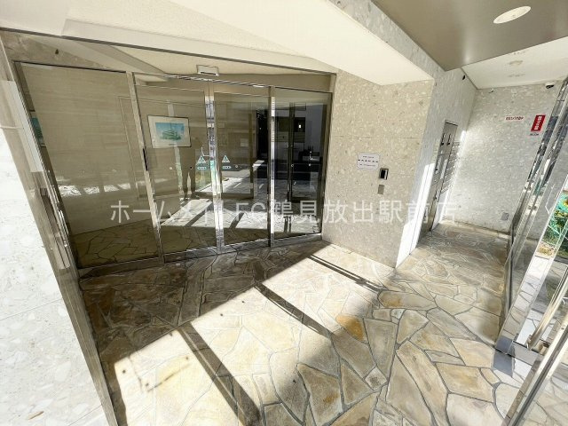 大阪市城東区放出西２丁目の賃貸マンションのロビー