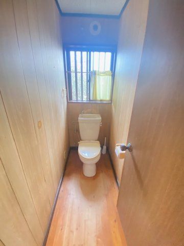 都城市志比田町の中古一戸建のトイレ