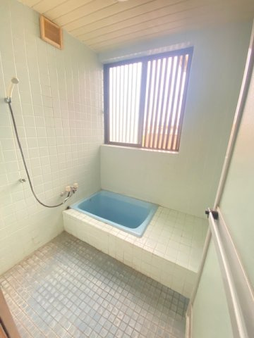 都城市志比田町の中古一戸建の浴室