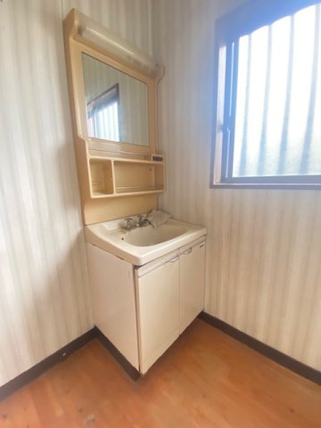 都城市志比田町の中古一戸建の独立洗面台