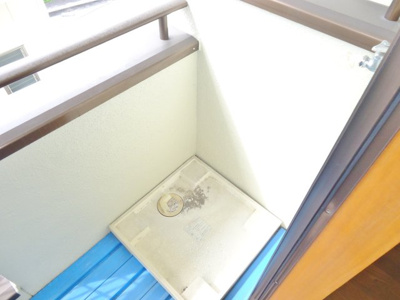 【その他】 | エメローズ高橋 | 室外洗濯機置場　※写真はイメージです