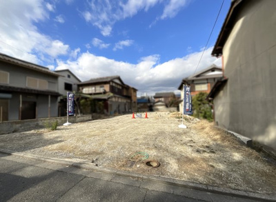 【外観】 | 山科区川田西浦町　注文住宅　建築条件なしの土地 | 平坦の土地は、玄関までがスムーズです。小さいお子様やご年配のご家族がいらっしゃっても安心ですね。