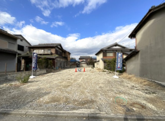 【外観】 | 現地に立っている幟《キズナホーム》のお店です！気になる事がございましたらお気軽にご連絡下さいね。