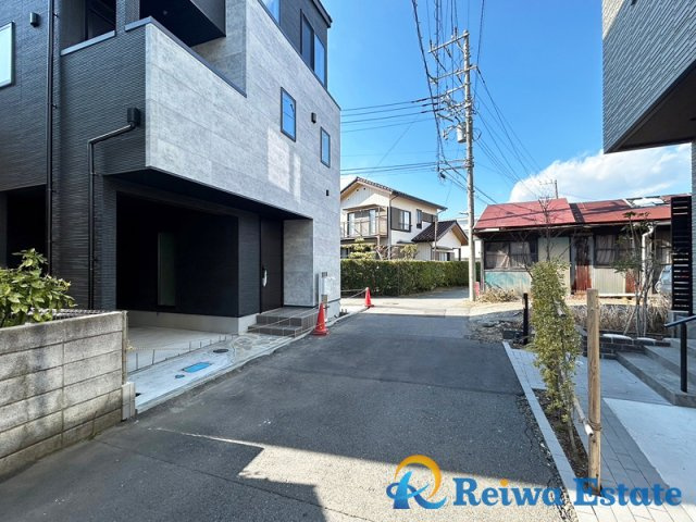 新築戸建　茅ヶ崎市本宿町の前面道路含む現地写真