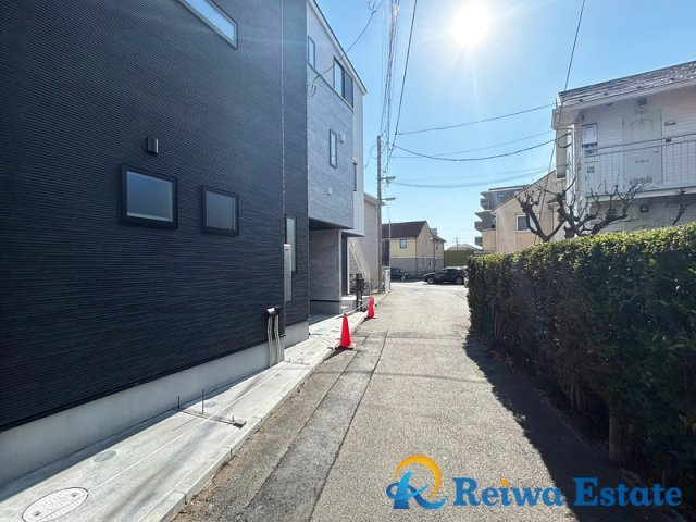 新築戸建　茅ヶ崎市本宿町の前面道路含む現地写真