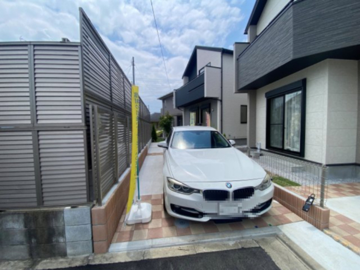 祝　成約済み　八王子市　石川町　新築戸建ての駐車場|八高線「北八王子駅」まで徒歩11分の新築戸建てです。～仲介手数料無料☆八王子ひなた不動産～八王子市石川町　新築戸建て

