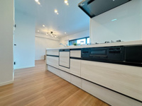 【キッチン】 | グランフォーレ荒江サウステラス☆仲介手数料無料☆ | 機能性とデザイン性を両立させた、リノベーション物件ならではの素敵なキッチン。立ってみるとそれがよく分かります♪