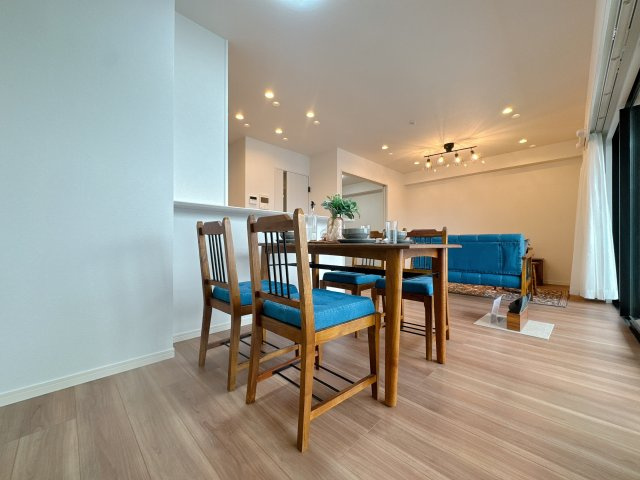 【居間・リビング】 | グランフォーレ荒江サウステラス☆仲介手数料無料☆ | インテリアコーディネーターが家具を配置していますので、観に来てください♪