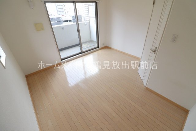 大阪市鶴見区放出東３丁目の賃貸マンションの居間・リビング