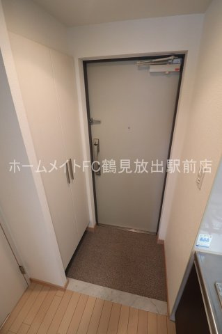 大阪市鶴見区放出東３丁目の賃貸マンションの玄関