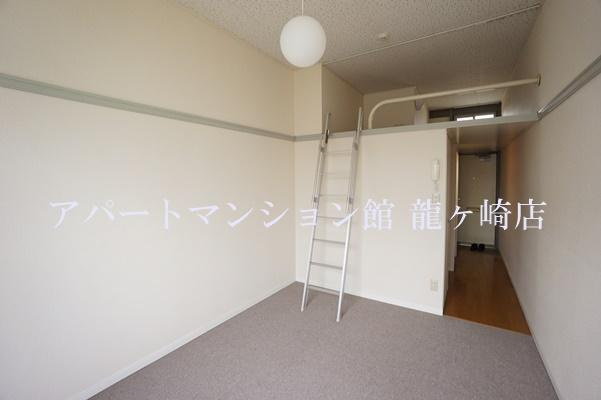 サクセスヒルズの居間・リビング