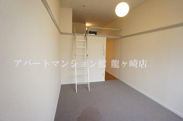 サクセスヒルズの居間・リビング