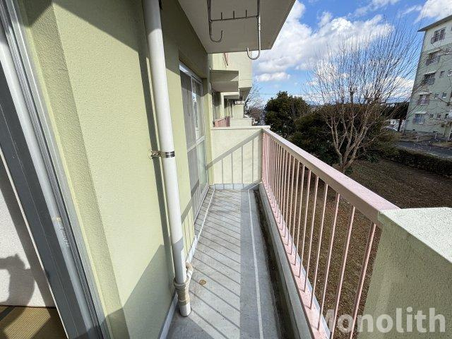 鶴山台25号棟のバルコニー