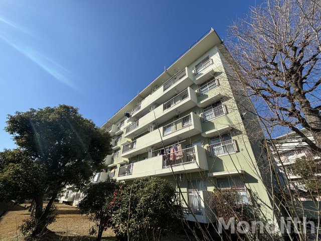 鶴山台25号棟の外観