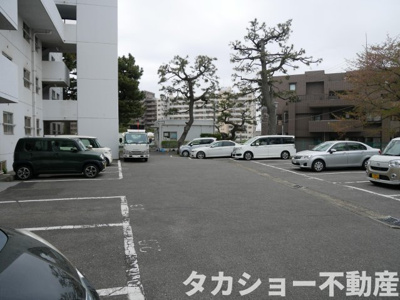 【駐車場】 | ドルフ稲毛 | 車をお持ちの方に嬉しい駐車場付きの物件です