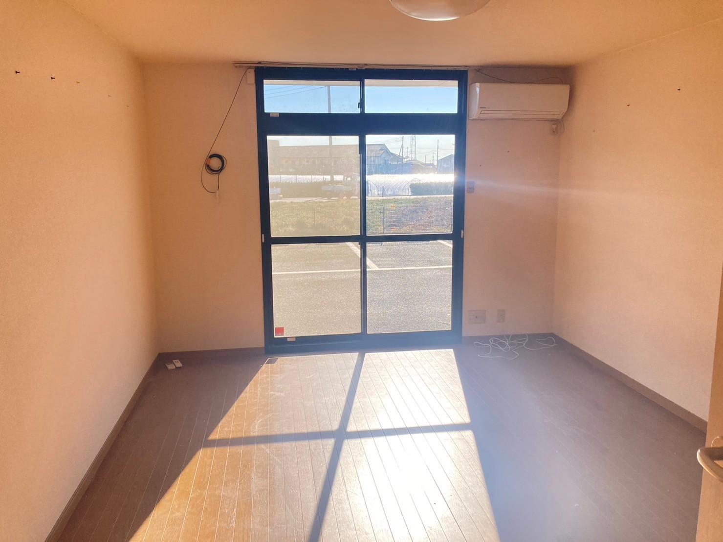 チェスナットガーデンの居間・リビング|日当たり抜群です