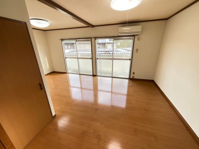 ハイツ長谷川の洋室