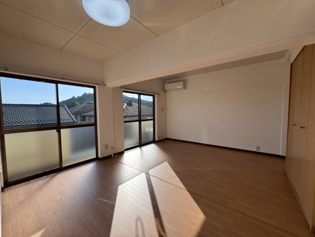 マンションTSUZUKIの居間・リビング|現状優先となります