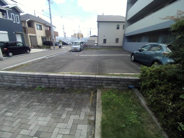 ヴェルドミールステラの駐車場