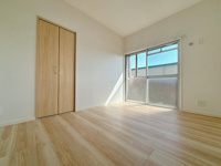 【洋室】 | 三愛シティライフ箱崎12☆仲介手数料無料☆ | 可動間仕切りは、ときに広く使ったり、区切って使ったりと選ぶ自由が持てるんです♪リビングと一体で使うともっと広々♪