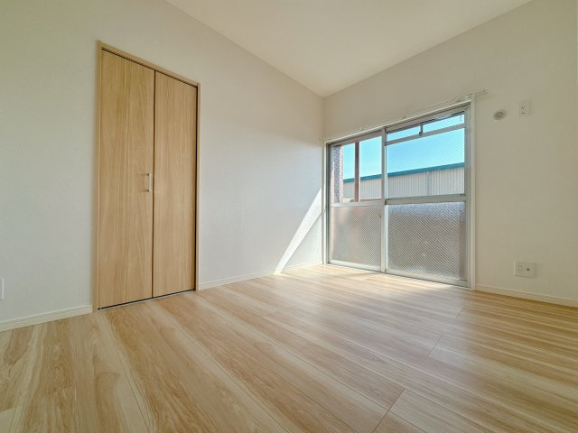 【洋室】 | 三愛シティライフ箱崎12☆仲介手数料無料☆ | 可動間仕切りは、ときに広く使ったり、区切って使ったりと選ぶ自由が持てるんです♪リビングと一体で使うともっと広々♪