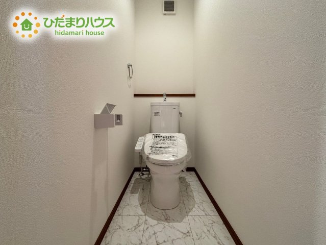 深谷市荒川　第1期　新築一戸建て　ワイウッドコート　03のトイレ|トイレは1F、2F共に完備！取り合いになることがありませんね(^^)/						
