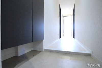 【玄関】 | サンエスケーイワタ名城 | 明るい玄関です