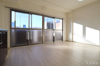 【居間・リビング】 | サンエスケーイワタ名城 | おしゃれなリビングです