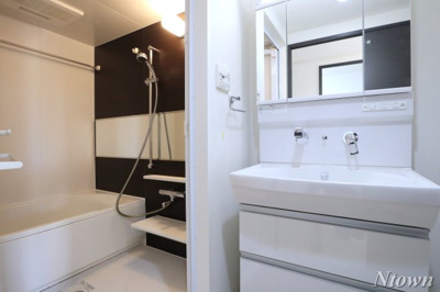 【洗面所】 | サンエスケーイワタ名城 | 明るい洗面所です