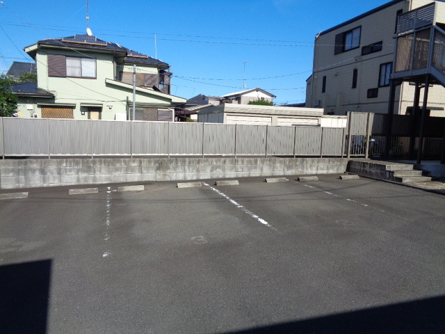 ペーパームーンの駐車場|敷地内駐車場