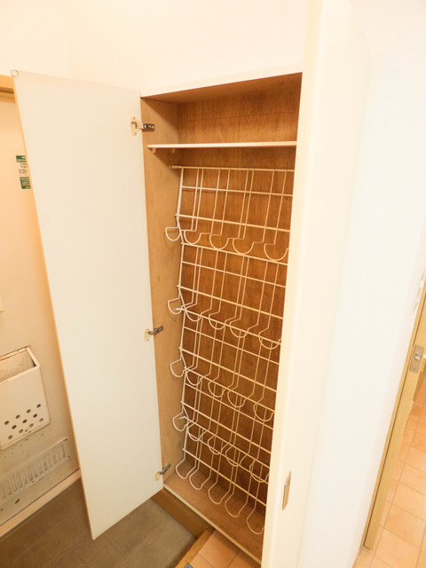 リバーサイドの玄関|靴もたくさん入る下駄箱♪