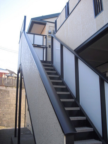 シティハイム　ノギクＢのエントランス|２階専用階段