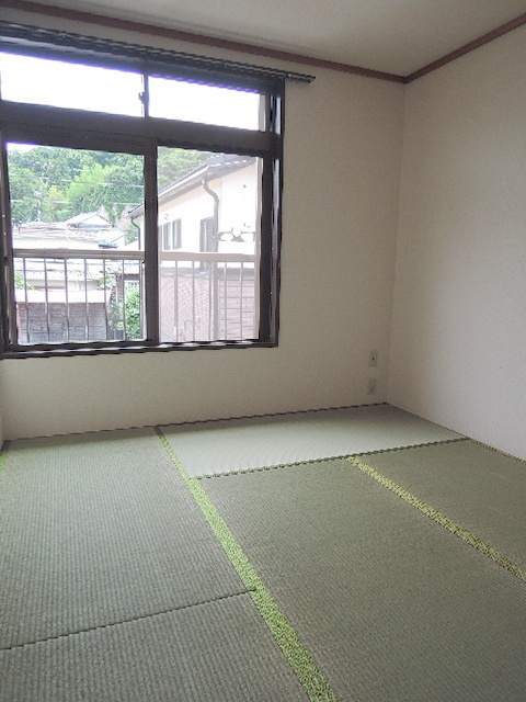 シティハイム　アベニューの和室|南西向きで明るい和室６帖